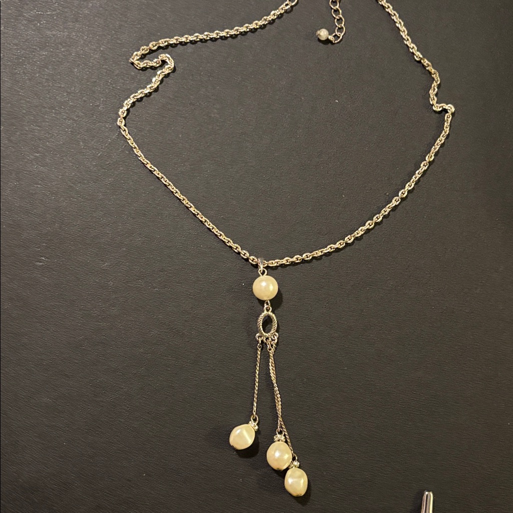 Chic Gold Pearl Drop Necklace
